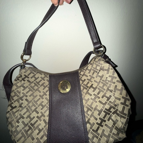 Tommy Hilfiger vintage Stylish Brown Patterned Handbag - Picture 2 of 4